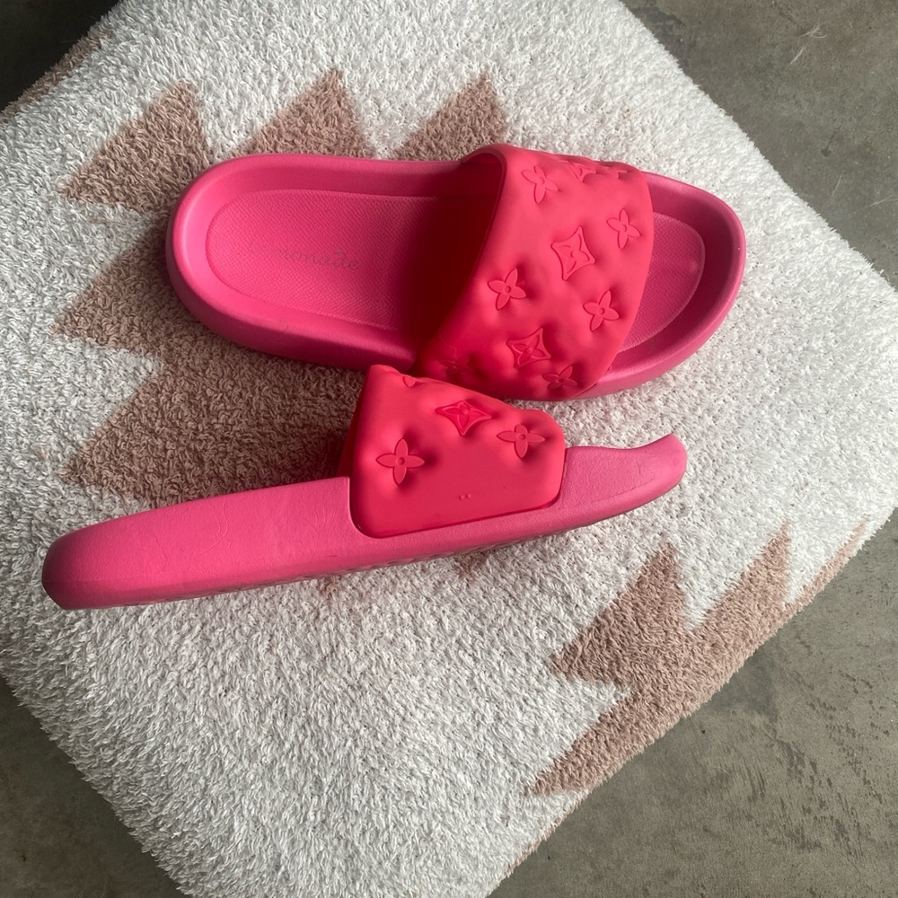 Pink embroidered slides